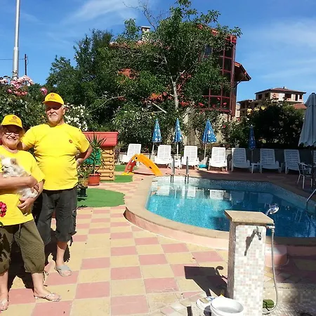 Family Mimosa فندق