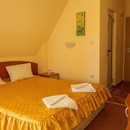 Family Mimosa تساريفو