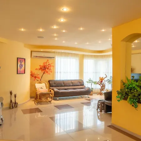 Family Mimosa فندق