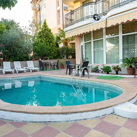 فندق Family Mimosa