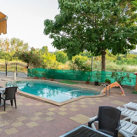 Family Mimosa فندق